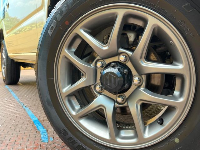 �y����16�C���`�A���~�z�C�[���z�O�ςɃ}�b�`���������A���~�z�C�[���𑕒����Ă���܂��B�e��ЊO�A���~�z�C�[����A�X�^�b�h���X�^�C�����戵�����Ă���܂��B���񂲑��k����������