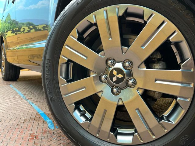 �y����18�C���`�A���~�z�C�[���z�O�ςɃ}�b�`���������A���~�z�C�[���𑕒����Ă���܂��B�e��ЊO�A���~�z�C�[����A�X�^�b�h���X�^�C�����戵�����Ă���܂��B���񂲑��k����������