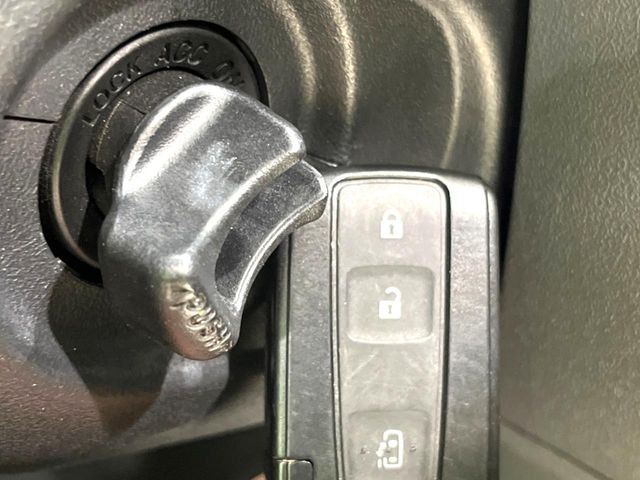 �y�L�[�t���[�V�X�e���z�J�o����|�P�b�g�ɓ��ꂽ�܂܂ł��h�A�̎{���E�������\�ȃX�}�[�g�L�[�𑕔��B�G���W���̃I���E�I�t�����J�M�����o���K�v����������Ƃ��Ă��֗��ł���