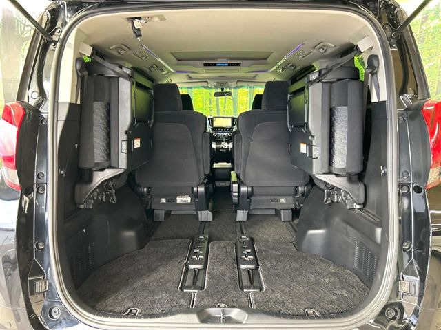 ���i�̂���������ʋ΁A���}���ɏ\���ȉ׎��X�y�[�X���m�ۂ��Ă���܂��B�Z�J���h�V�[�g��|���ƁA�傫�ȉו��̐ύڂ��\�ł���