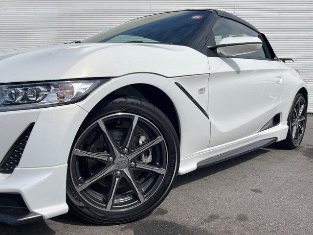 �y�����I�v�V���������A���~�z�C�[���z�����I�v�V�����z�C�[���𑕒��B���s���\�̌���ɉ����A�O�ς����X�^�C���b�V���ɂȂ��Ă��܂��B