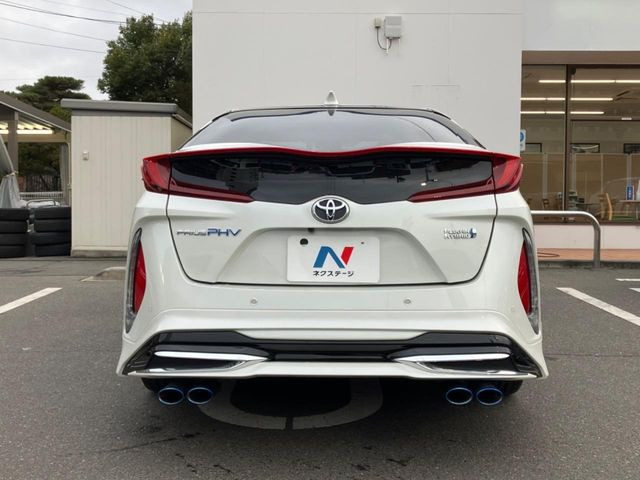 安心の最長10年・走行無制限保証(有償)をご用意。保証内容も充実はもちろん、無料点検&オイル交換や、年中無休の全国・24時間ロードサービスも付帯されておりますのでご安心下さい。