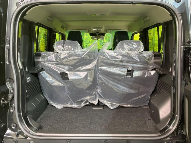 ���i�̂���������ʋ΁A���}���ɏ\���ȉ׎��X�y�[�X���m�ۂ��Ă���܂��B�Z�J���h�V�[�g��|���ƁA�傫�ȉו��̐ύڂ��\�ł���