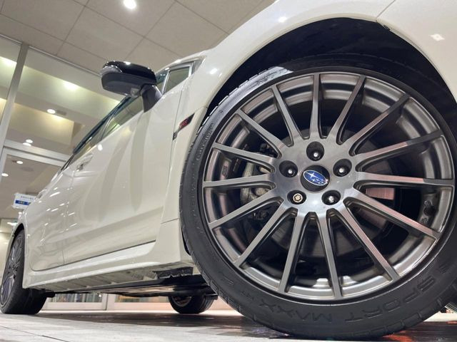 �y����18�C���`�A���~�z�C�[���z�O�ςɃ}�b�`���������A���~�z�C�[���𑕒����Ă���܂��B�e��ЊO�A���~�z�C�[����A�X�^�b�h���X�^�C�����戵�����Ă���܂��B���񂲑��k����������