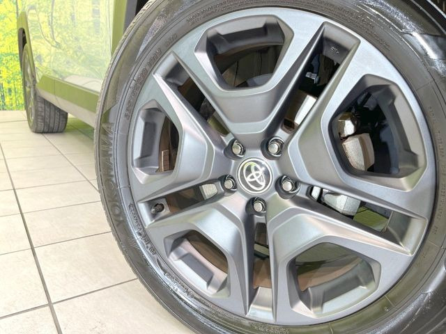 【純正19インチアルミホイール】外観にマッチした純正アルミホイールを装着しております。各種社外アルミホイールや、スタッドレスタイヤも取扱いしております。是非ご相談ください♪