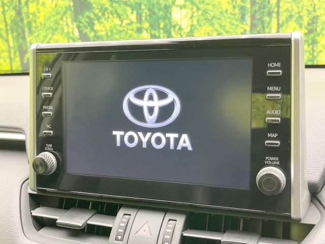 【純正ナビ】人気の純正ナビを装備。オーディオ機能も充実しており、Bluetooth接続すればお持ちのスマホやMP3プレイヤーの音楽を再生可能!毎日の運転がさらに楽しくなります!!