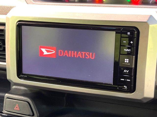 �y�����i�r�z�l�C�̏����i�r�𑕔����Ă���܂��B�i�r�̎g���₷���͂������A�I�[�f�B�I�@�\���[��!�L�����v�◷�s�͂������A�ʋ΂┃�����ȂǕ��i�̃h���C�u���y�����Ȃ�͂���