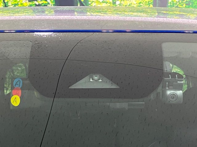 �y�C���e���W�F���g�G�}�[�W�F���V�[�u���[�L�z�t�����g�J�����őO���̎ԗ�����s�҂����m�B�Փ˂������Ȏ��͏Փ˔�Q�y���u���[�L���쓮�A�Փˉ�����T�|�[�g�B�����S�Ƀh���C�u�����y���݂��������܂��B