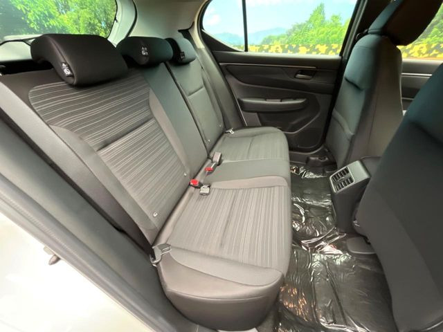 ���i���ȃI���W�i���t���A�}�b�g���I�v�V�����ɂĂ��p�ӂ��Ă���܂��B���D���ȃf�U�C����J���[�����Ԃɍ��킹�đI��ł����������Ƃ��ł��܂���