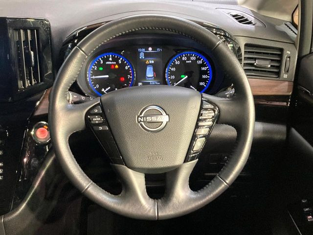 ステアリングも使用感が少なく、きれいな状態となっております♪