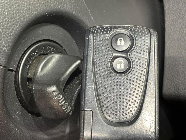 �y�L�[�t���[�V�X�e���z�J�o����|�P�b�g�ɓ��ꂽ�܂܂ł��h�A�̎{���E�������\�ȃX�}�[�g�L�[�𑕔��B�G���W���̃I���E�I�t�����J�M�����o���K�v����������Ƃ��Ă��֗��ł���