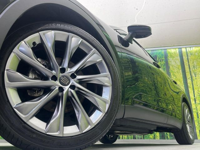 �y����21�C���`�A���~�z�C�[���z�O�ςɃ}�b�`���������A���~�z�C�[���𑕒����Ă���܂��B�e��ЊO�A���~�z�C�[����A�X�^�b�h���X�^�C�����戵�����Ă���܂��B���񂲑��k����������