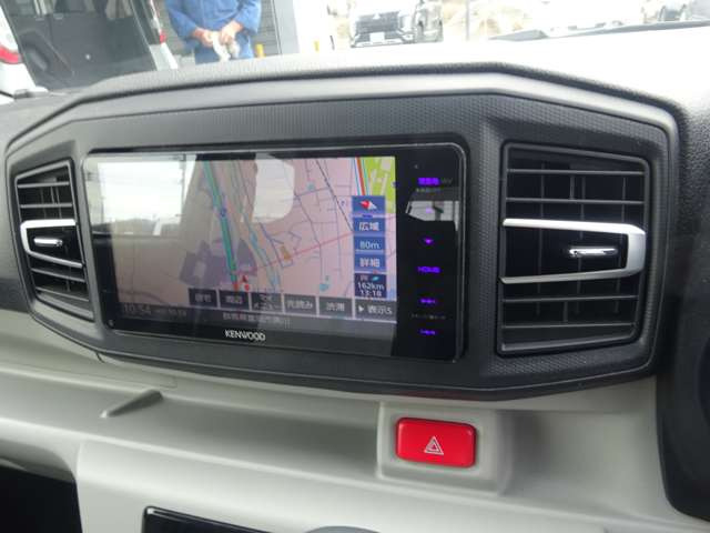 7�C���`�i�r���t���Z�OTV��CD��DVD�Đ���Bluetooth�I�[�f�B�I�Ή���AM/FM���W�I��USB