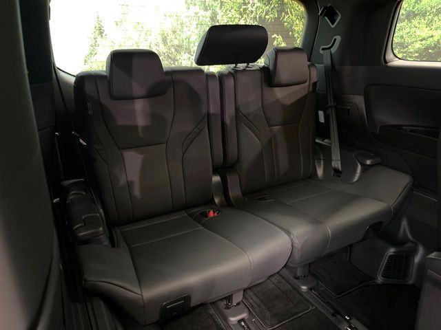 3列目シートはもちろん状態良好☆大人でもゆったりと座って頂けますので、大人数でのお出かけもラクラクです♪ご家族で、気の知れた仲間で、ドライブに行くのが楽しみですね♪