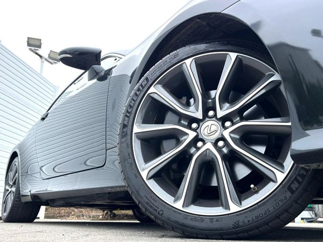 �y�����I�v�V����19�C���`�A���~�z�C�[���z�����I�v�V�����z�C�[���𑕒��B���s���\�̌���ɉ����A�O�ς����X�^�C���b�V���ɂȂ��Ă��܂��B