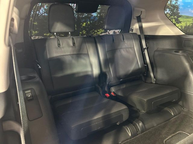 3列目シートはもちろん状態良好☆大人でもゆったりと座って頂けますので、大人数でのお出かけもラクラクです♪ご家族で、気の知れた仲間で、ドライブに行くのが楽しみですね♪