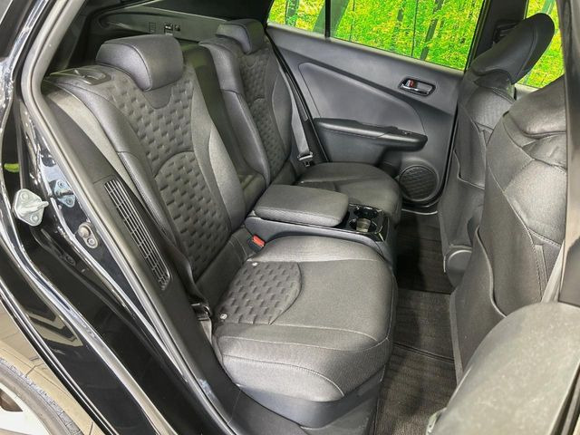 後部座席も気になるようなキズ・汚れやへたり等、大きなダメージはなく、良好な状態です。