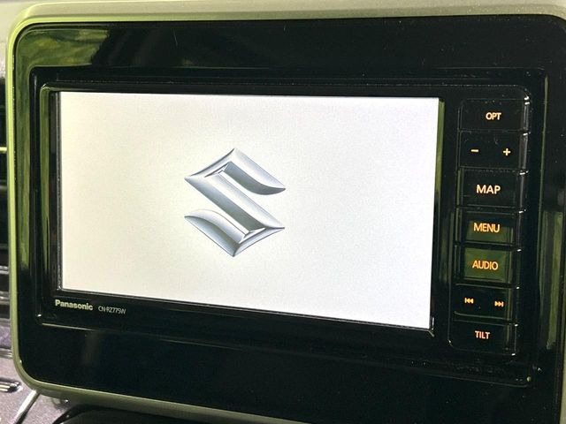 �y�����i�r�z�l�C�̏����i�r�𑕔����Ă���܂��B�i�r�̎g���₷���͂������A�I�[�f�B�I�@�\���[��!�L�����v�◷�s�͂������A�ʋ΂┃�����ȂǕ��i�̃h���C�u���y�����Ȃ�͂���