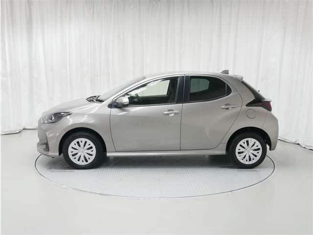 ヤリス1.5 ハイブリッド X E-Four 4WD