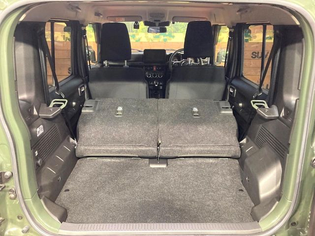 ���i�̂���������ʋ΁A���}���ɏ\���ȉ׎��X�y�[�X���m�ۂ��Ă���܂��B�Z�J���h�V�[�g��|���ƁA�傫�ȉו��̐ύڂ��\�ł���