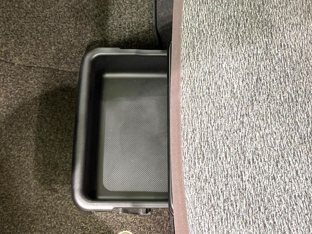 �y�V�[�g�A���_�[�g���[�z�V�[�g�̉��ɑ�e�ʂ̎��[�X�y�[�X��������Ă���A�C���ԃO�b�Y�ȂǁA�O���猩��ꂽ���Ȃ����̂�����������[�ł��ĕ֗�!