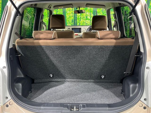 ���i�̂���������ʋ΁A���}���ɏ\���ȉ׎��X�y�[�X���m�ۂ��Ă���܂��B�Z�J���h�V�[�g��|���ƁA�傫�ȉו��̐ύڂ��\�ł���