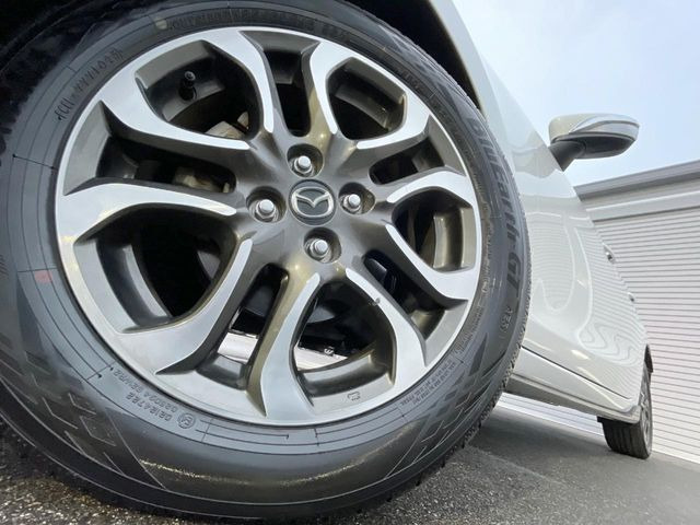 �y����15�C���`�A���~�z�C�[���z�����I�v�V�����z�C�[���𑕒��B���s���\�̌���ɉ����A�O�ς����X�^�C���b�V���ɂȂ��Ă��܂��B