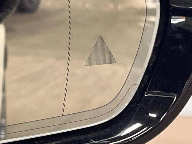 ���u���C���h�A�V�X�g�Z���T�[:���p����̎Ԃ����m���A�h���C�o�[���Ԑ��ύX���s���ۂɁA�x�����Ƌ��ɒ��ӂ𑣂��Ă������S�x���@�\�ł�!