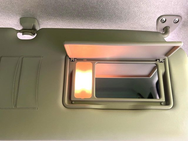 �y�o�j�e�B�~���[�z�T���o�C�U�[���ɐݒu���ꂽ�~���[�Őg�����Ȃ݃`�F�b�N!������Ƃ������C�N�����ɂ����􂵂܂���