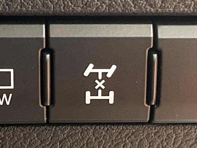 �y�Z���^�[�f�t���b�N�z���H��ᓹ�ȂǂŎԂ��X�^�b�N�����ꍇ�ł��A�^�C���̋�]��}�����E�o���₷������f�t���b�N�𑕔��B�ϐ�n��I�t���[�h�ł̎g�p���������ɂ��X�X���̈��ł���