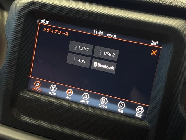 ��Bluetooth:���莝���̃X�}�[�g�t�H���ȂǂƐڑ����A�n���Y�t���[�ʘb��Տꊴ����~���[�W�b�N�Đ������y���݂��������܂��B�����ڑ��ł��̂Ŕς킵��������܂����