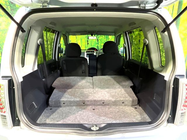 ���i�̂���������ʋ΁A���}���ɏ\���ȉ׎��X�y�[�X���m�ۂ��Ă���܂��B�Z�J���h�V�[�g��|���ƁA�傫�ȉו��̐ύڂ��\�ł���