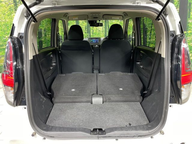 ���i�̂���������ʋ΁A���}���ɏ\���ȉ׎��X�y�[�X���m�ۂ��Ă���܂��B�Z�J���h�V�[�g��|���ƁA�傫�ȉו��̐ύڂ��\�ł���