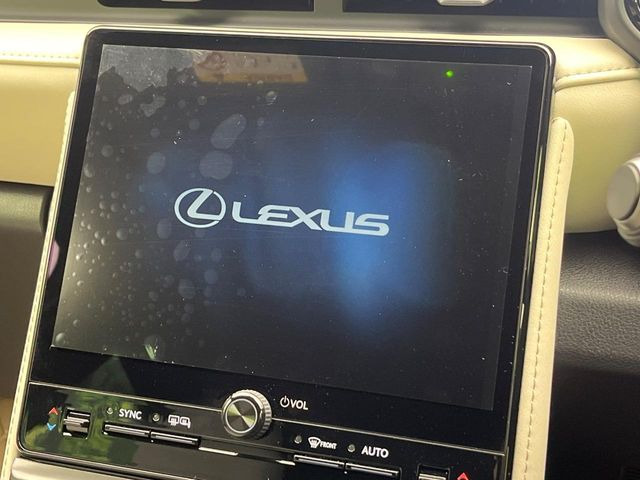 �y9.8�C���` �f�B�X�v���C�I�[�f�B�I�z���ʂ̃f�B�X�v���C��AppleCarPlay��AndroidAuto�����p�\�B�傫�ȉ�ʂŃX�}�z�i�r�A�v���������p���������܂���