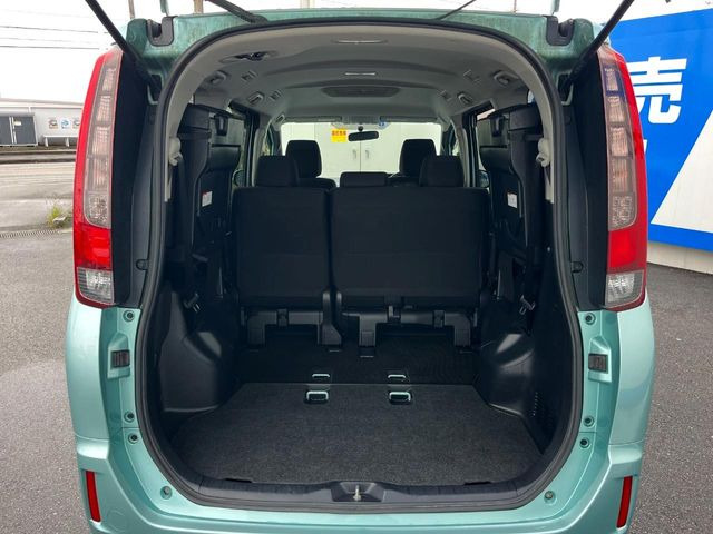 ���i�̂���������ʋ΁A���}���ɏ\���ȉ׎��X�y�[�X���m�ۂ��Ă���܂��B�Z�J���h�V�[�g��|���ƁA�傫�ȉו��̐ύڂ��\�ł���