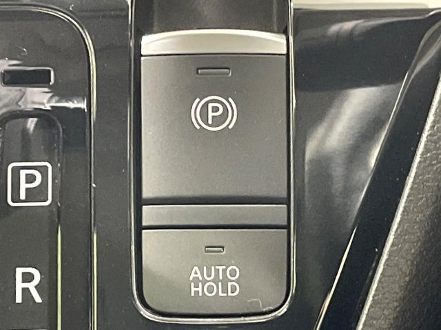 �y�I�[�g�u���[�L�z�[���h�z�M���҂���a�؂Œ�Ԏ��Ƀu���[�L���瑫�𗣂��Ă��A��~��Ԃ�ێ����Ă���܂��B�O�i����Ƃ��̓A�N�Z���𓥂߂Ύ����ŉ��������̂ň��S��X���^�]���y�ɂȂ�܂���