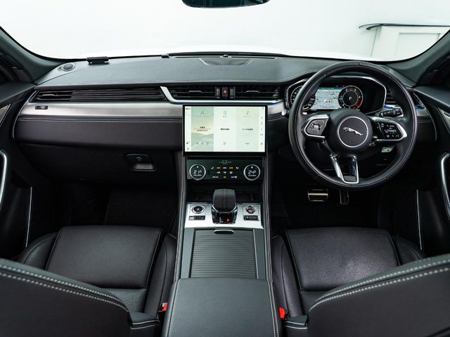 FペイスRダイナミック SE 2.0L D200 ディーゼル 4WD