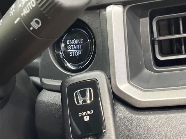 �yHonda�X�}�[�g�L�[�z�J�o����|�P�b�g�ɓ��ꂽ�܂܂ł��h�A�̎{���E�������\�ȃX�}�[�g�L�[�𑕔��B�G���W���̃I���E�I�t�����J�M�����o���K�v����������Ƃ��Ă��֗��ł���