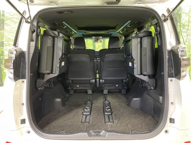 ���i�̂���������ʋ΁A���}���ɏ\���ȉ׎��X�y�[�X���m�ۂ��Ă���܂��B�Z�J���h�V�[�g��|���ƁA�傫�ȉו��̐ύڂ��\�ł���