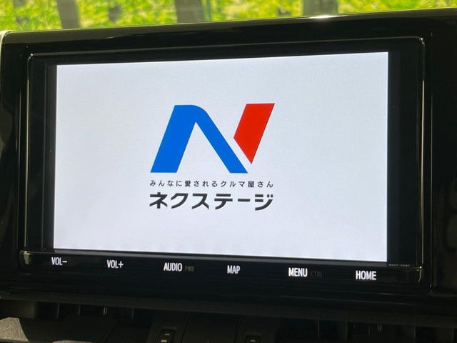 【大画面ナビ】人気の大型9インチナビを装備。存在感のある大画面はインパクト大!ナビ利用時のマップ表示は見やすく、テレビやDVDは臨場感がアップ!いつものドライブがグッと楽しくなります♪