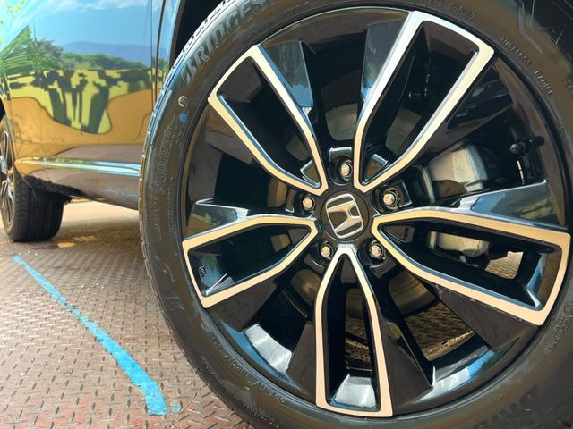 �y����18�C���`�A���~�z�C�[���z�O�ςɃ}�b�`���������A���~�z�C�[���𑕒����Ă���܂��B�e��ЊO�A���~�z�C�[����A�X�^�b�h���X�^�C�����戵�����Ă���܂��B���񂲑��k����������