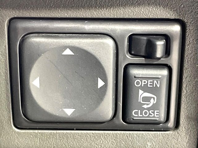 �y�d���i�[�~���[�z�T�C�h�~���[�͓d���i�[���ƂȂ��Ă���A�������ԏ�ł��L�Y�������X�N��}�����܂��B