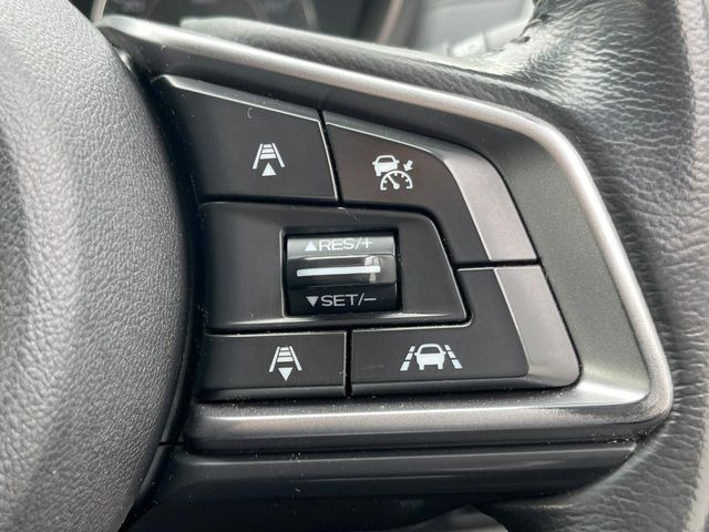 【全車速追従機能付クルーズコントロール】高速道路での長距離走行が楽に!!自動で速度を保つクルーズコントロールが、衝突軽減システムと連携し、前方の車両を感知して車間を保つように速度調節してくれます!!