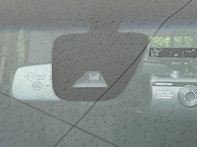 �y�G�}�[�W�F���V�[�u���[�L�z���s���ɑO���̎ԗ�����F�����A�Փ˂������Ȏ��͌x��ƃu���[�L�ŏՓˉ���Ɣ�Q�y�����A�V�X�g�B�����S�Ƀh���C�u�����y���݂��������܂��B