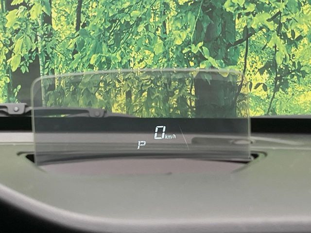 �y�w�b�h�A�b�v�f�B�X�v���C�z���݂̑��x�⑖�s�����f�W�^���\���ŉ^�]�ȑO���̃K���X�ɓ��e!�^�]���A�ڐ������炳���K�v�ȏ����m�F�ł���̂łƂ��Ă��֗��ň��S!