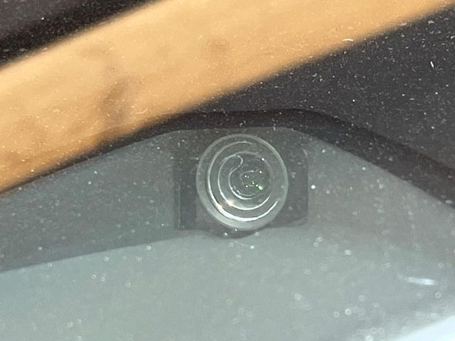 �y�C���e���W�F���g�G�}�[�W�F���V�[�u���[�L�z�t�����g�J�����őO���̎ԗ�����s�҂����m�B�Փ˂������Ȏ��͏Փ˔�Q�y���u���[�L���쓮�A�Փˉ�����T�|�[�g�B�����S�Ƀh���C�u�����y���݂��������܂��B