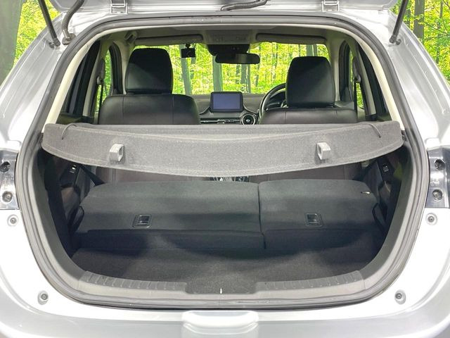 ���i�̂���������ʋ΁A���}���ɏ\���ȉ׎��X�y�[�X���m�ۂ��Ă���܂��B�Z�J���h�V�[�g��|���ƁA�傫�ȉו��̐ύڂ��\�ł���