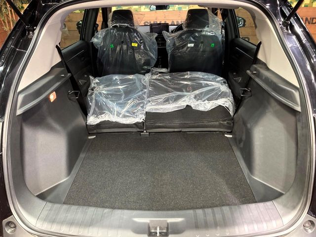 ���i�̂���������ʋ΁A���}���ɏ\���ȉ׎��X�y�[�X���m�ۂ��Ă���܂��B�Z�J���h�V�[�g��|���ƁA�傫�ȉו��̐ύڂ��\�ł���