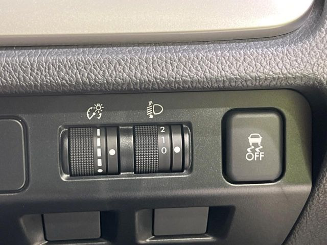 �y������h�~���u�z�ԗ��̉���������m����ƁA�����I�Ɏԗ��̐i�s������ۂ悤�Ɏԗ��𐧌䂵�܂��B�J�̓��ȂǊ���₷���H�ʏ󋵂ł����S�ȉ^�]���\�ł��B