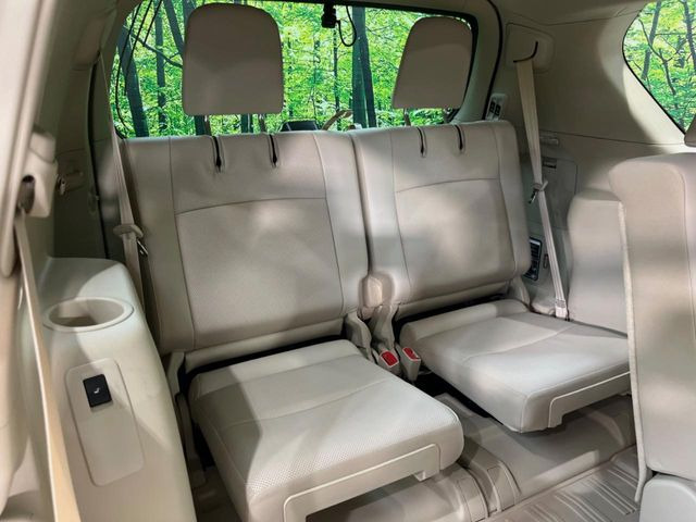 3列目シートはもちろん状態良好☆大人でもゆったりと座って頂けますので、大人数でのお出かけもラクラクです♪ご家族で、気の知れた仲間で、ドライブに行くのが楽しみですね♪